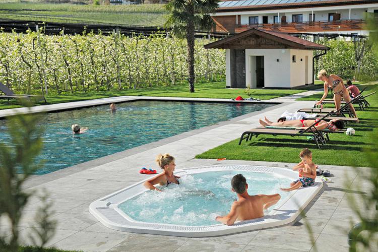 Swimming pool and jacuzzi in the garden