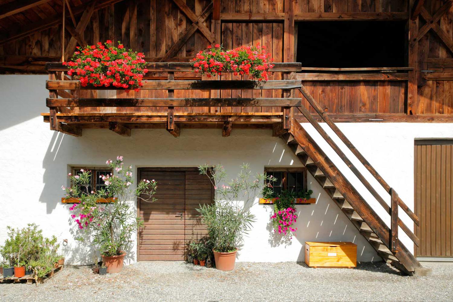 Stadel mit Spielkiste am Schattmair Hof